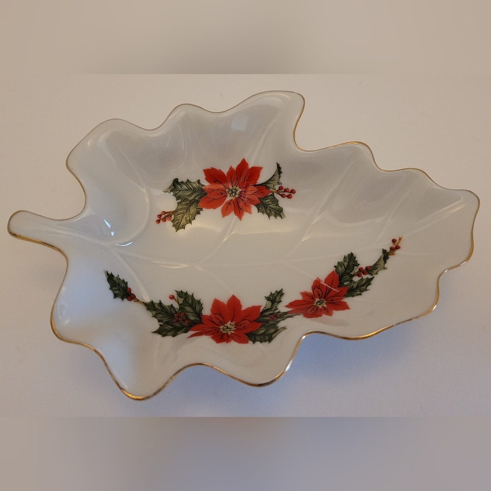 Lefton Vintage 1987 Holiday Christmas Poinsettia Leaf Shaped Gold Tone Trim Dish